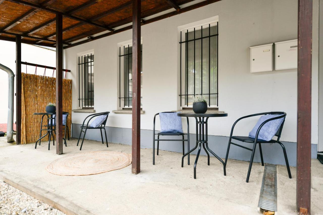 Apartamento Fuerst-pueckler-apartment_bis 6 Personen_waschmaschine_kueche_2x Parkplaetze_terrasse_netflix *